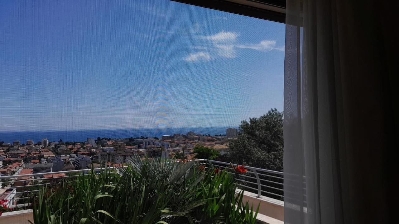Just Blue Hotel Montesilvano Marina Екстериор снимка