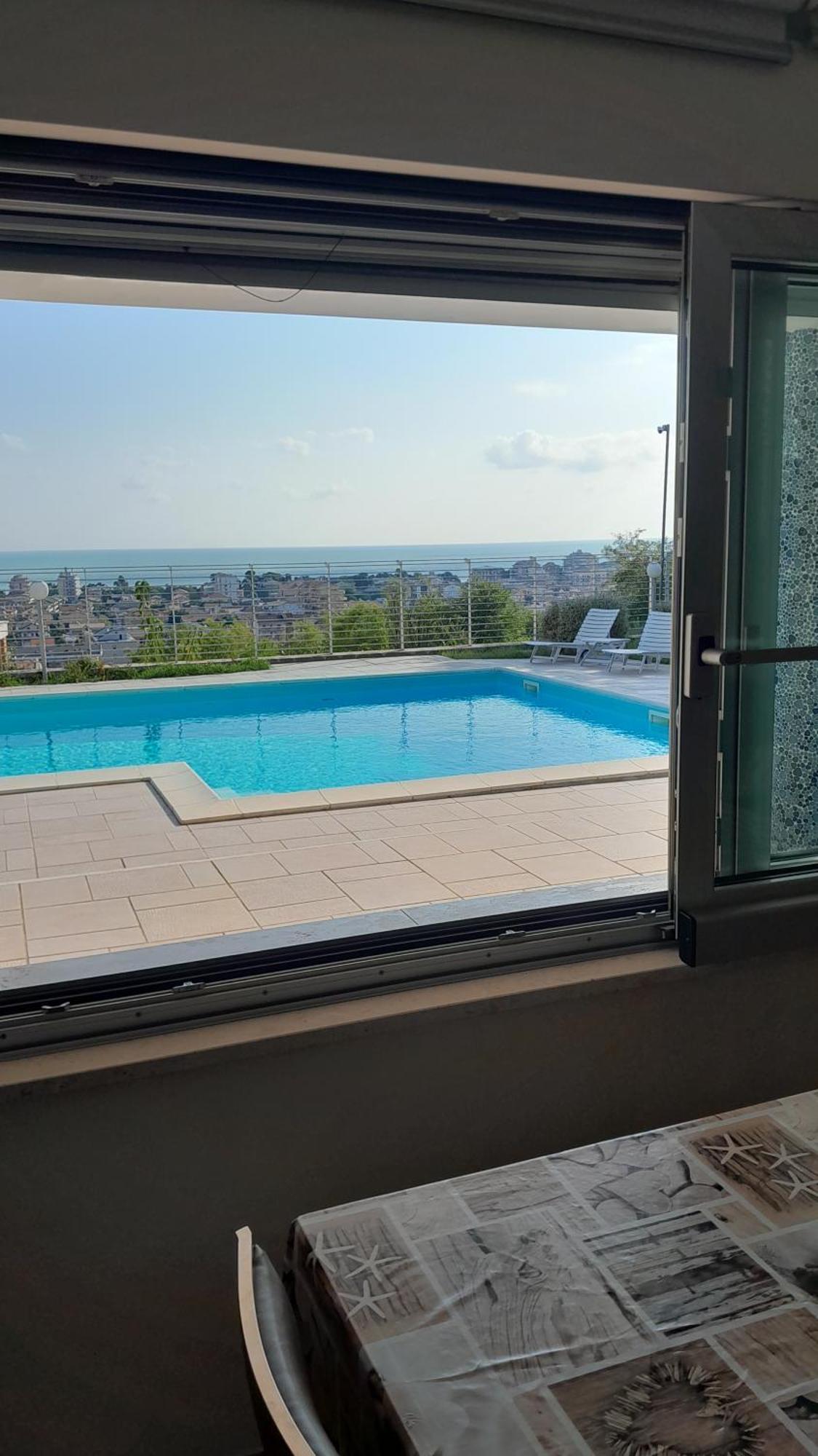 Just Blue Hotel Montesilvano Marina Екстериор снимка