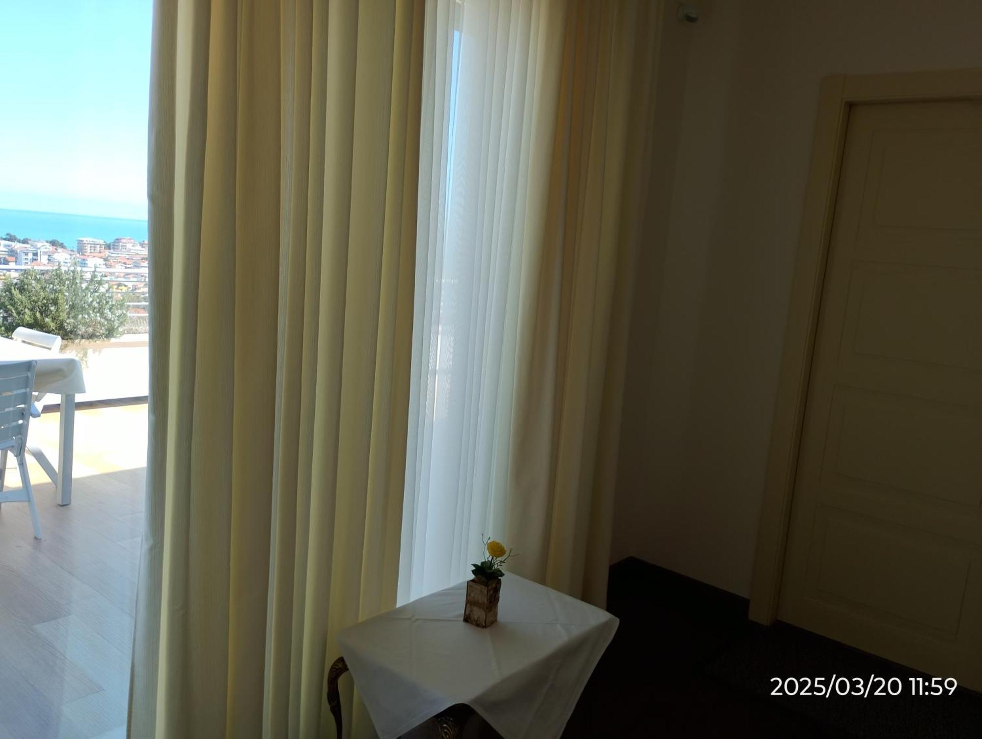 Just Blue Hotel Montesilvano Marina Екстериор снимка